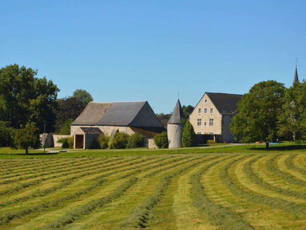 المنشأة من الخارج