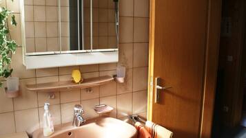 Shower, towels