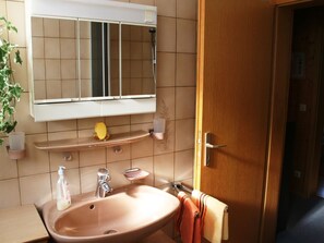 Shower, towels - Beautiful Apartment in Schiltach With Swimming Pool (Schiltach)