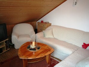 DVD player, MP3 dock - Beautiful Apartment in Schiltach With Swimming Pool (Schiltach)