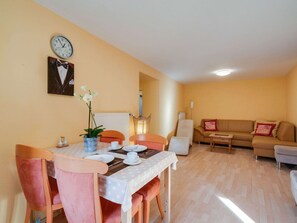 Apartment | Dining