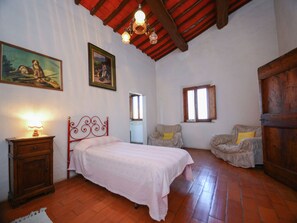 House | 3 bedrooms, individually furnished
