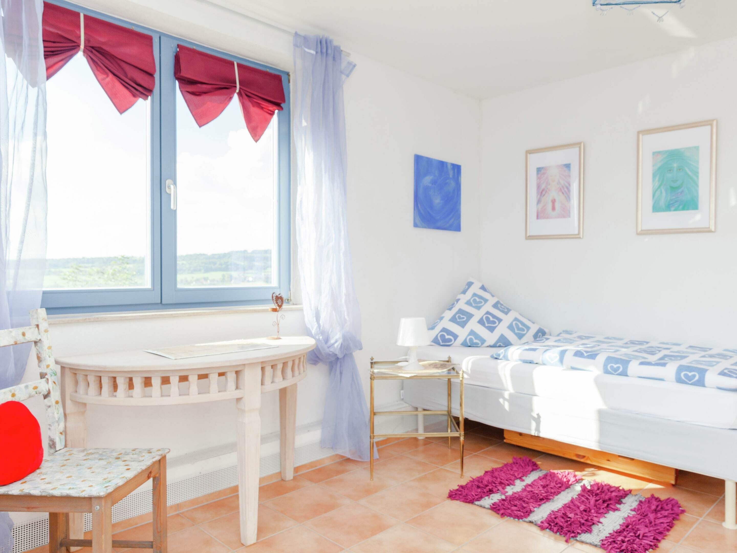 5 bedrooms, individually furnished, bed sheets