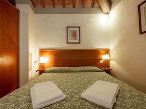 House | 1 bedroom, individually furnished