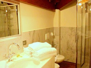 Apartment | Bathroom - Brand new and Elegant Residence on Lake Maggiore (Meina)