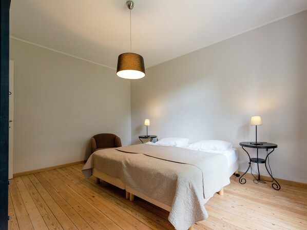 5 bedrooms, individually furnished, bed sheets - Rustic Ardennes Retreat (Vielsalm)