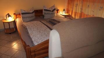 Căn hộ | 1 phòng ngủ, trang bị nội thất với thiết kế riêng biệt, bộ trải giường