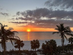 Nära stranden och strandhanddukar