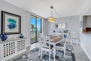 Dining - Beachfront Paradise - Summer/Fall Reduced 10% - Updated Luxury 3 BR, 2 BA, 3rd Floor Condo! (Naples)
