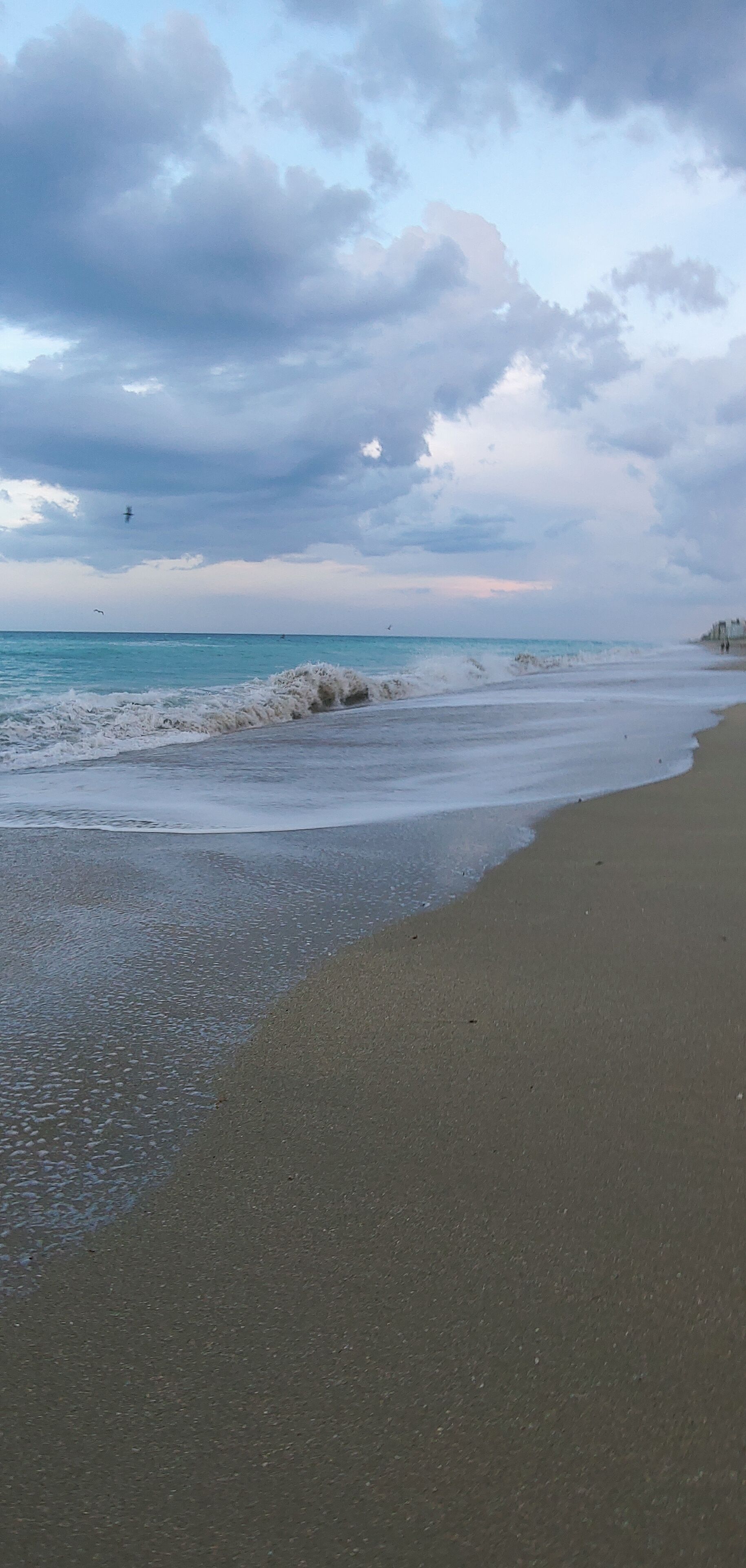 Beach nearby, sun loungers, beach towels