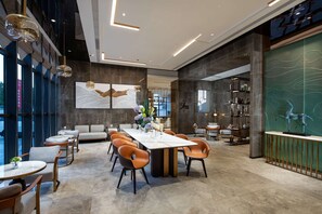 2 Restaurants; Frühstück, Mittagessen und Abendessen werden serviert