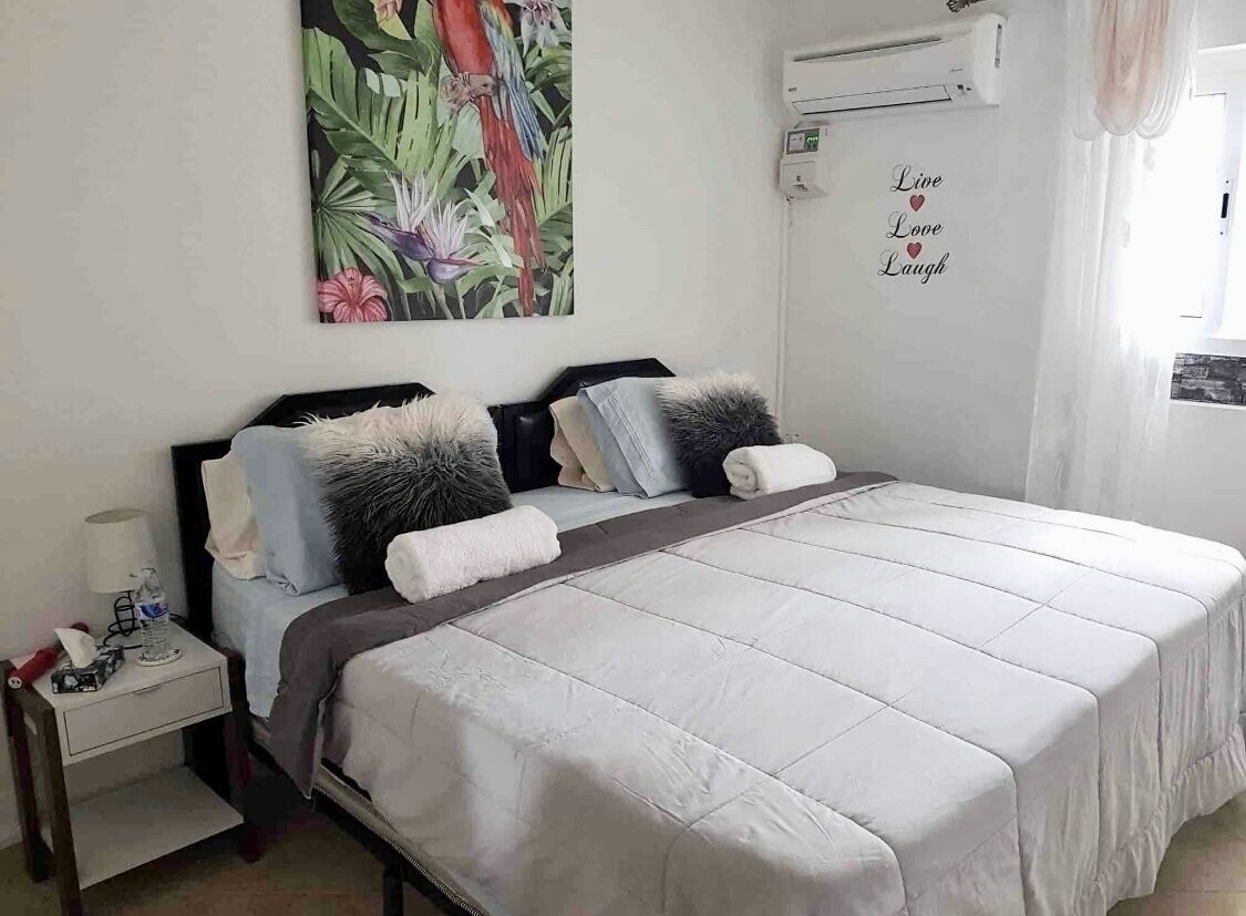 1 chambre, coffres-forts dans les chambres, fer et planche à repasser