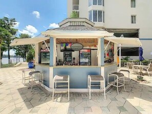 Outdoor dining - Serene Oasis Lakefront Penthouse Facing Disney (Orlando)