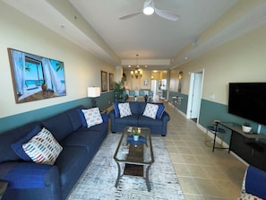 Smart TV, video games, books, computer monitors - Serene Oasis Lakefront Penthouse Facing Disney (Orlando)