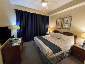 3 bedrooms, desk, iron/ironing board, free WiFi - Serene Oasis Lakefront Penthouse Facing Disney (Orlando)