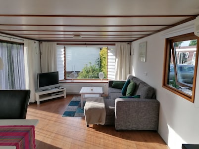 Comfortable Chalet with spacious terrace and (play) garden facing south.