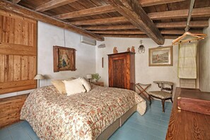 1 bedroom, iron/ironing board, travel crib, WiFi