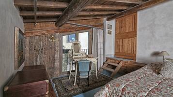 1 bedroom, iron/ironing board, travel crib, WiFi