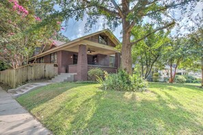 Exterior - Craftsman Guest Suite | Heart of Cooper-Young (Memphis)