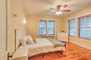 1 slaapkamer, een bureau, een strijkplank/strijkijzer, gratis wifi