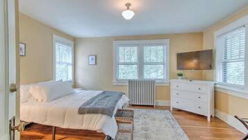 1 bedroom, desk, iron/ironing board, free WiFi