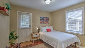 1 bedroom, desk, iron/ironing board, WiFi