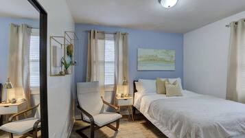 1 sovrum, skrivbord, strykjÀrn/strykbrÀda och wi-fi