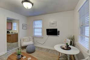 TV, fireplace