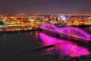 Luokittelematon kuva, 4 kautta 30, painike