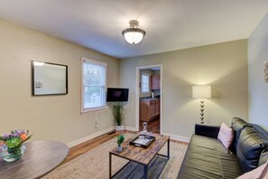 TV - Elvis Revival! in Fabulous Midtown Memphis (Memphis)