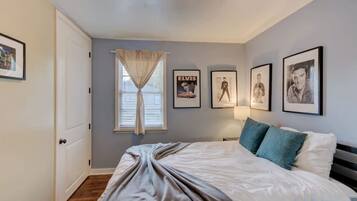 1 bedroom, desk, iron/ironing board, WiFi