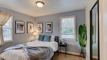 1 sovrum, skrivbord, strykjÀrn/strykbrÀda och wi-fi