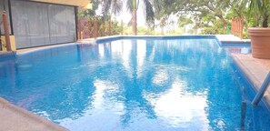 3 outdoor pools