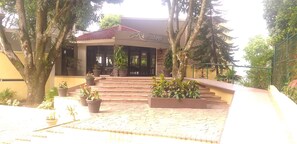 Buffet breakfast for a fee on weekends - Cumbres Hotel & Cabañas (Gómez Farías)