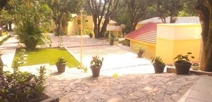 Courtyard view - Cumbres Hotel & Cabañas (Gómez Farías)
