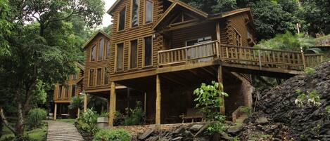 Deluxe Cabin | Exterior detail