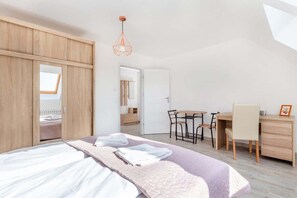 3 bedrooms, iron/ironing board, WiFi, bed sheets