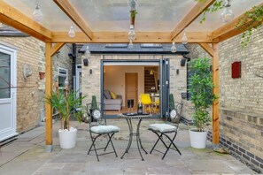 House, 2 Bedrooms | Terrace/patio