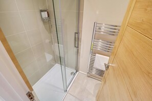 House, 2 Bedrooms | Bathroom - Hemingford Lodge (Cambridge)