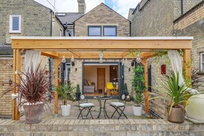 House, 2 Bedrooms | Terrace/patio - Hemingford Lodge (Cambridge)