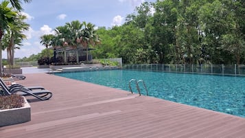 Kolam renang terbuka