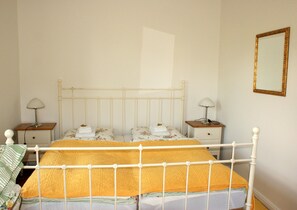 Apartment | 2 bedrooms, individually furnished, bed sheets - Wohnung in Semlow mit Garten und Terrasse (Semlow)