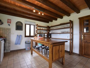 House | Private kitchen - Spacious Holiday Home in Houffalize With Barbecue (Houffalize)