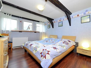 2 bedrooms, individually furnished, iron/ironing board, bed sheets - Apartment in Lowensen With Terrace (Bad Pyrmont)