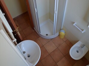 House | Bathroom - House in Residence With Swimming Pool, Near the Sea (Roseto degli Abruzzi)