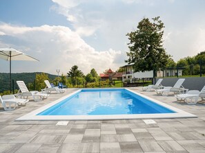 Outdoor pool - Exotic Villa in Čepelovac with Swimming Pool  (Durdevac)