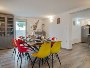 Dining - Exotic Villa in Čepelovac with Swimming Pool  (Durdevac)