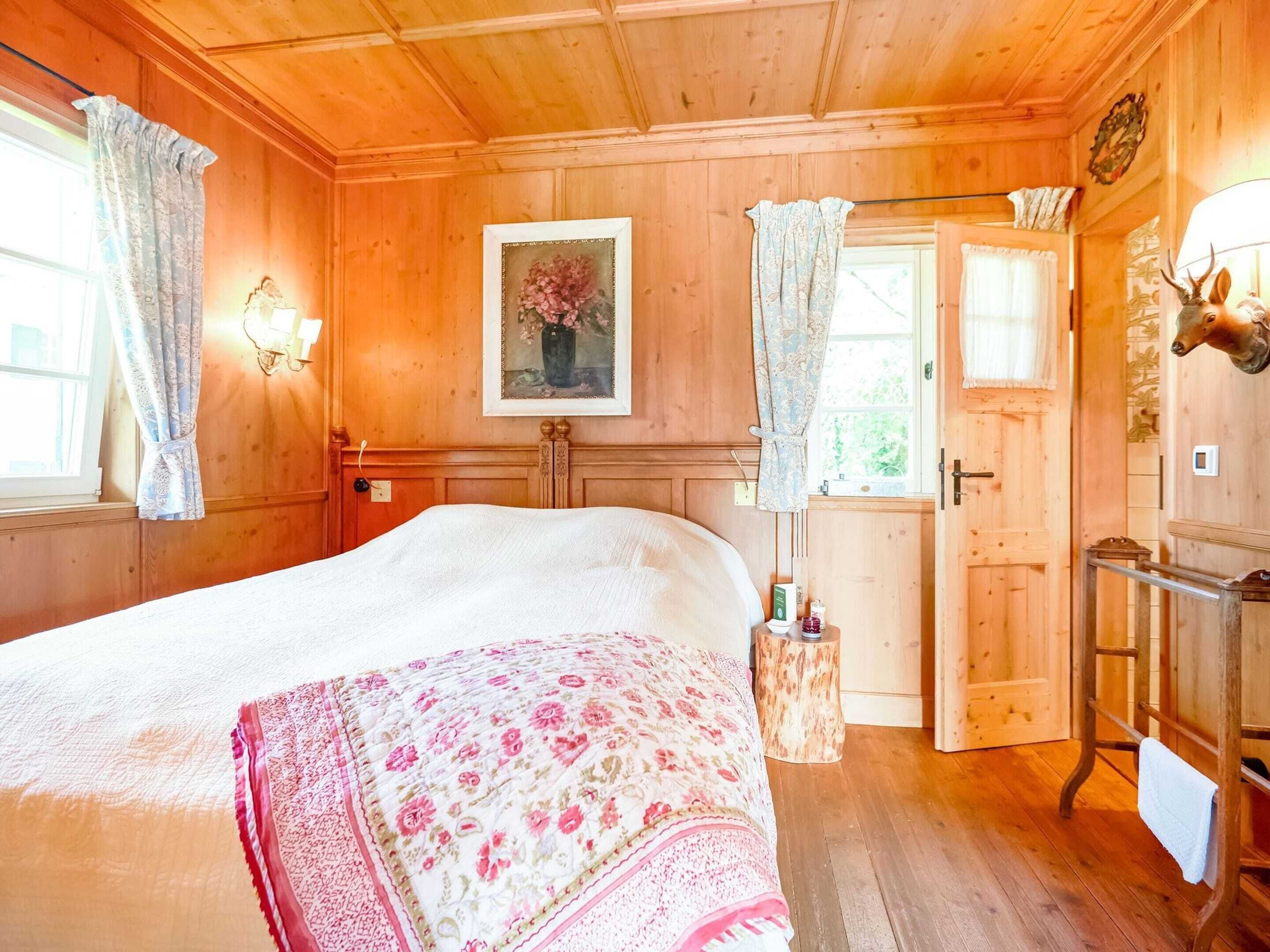 House | 1 bedroom, individually furnished, bed sheets