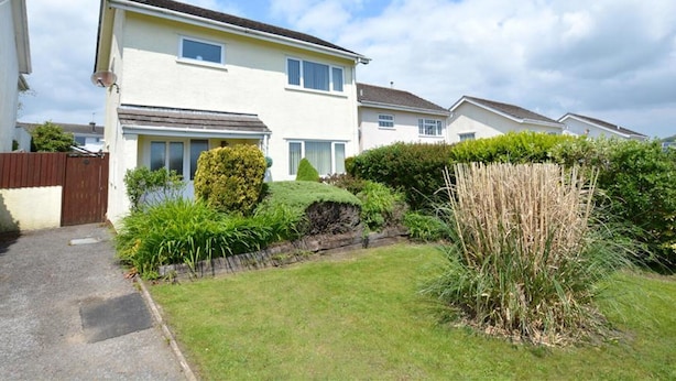 Unclassified image, 1 of 17, button - Detached Holiday Home With Beautiful Conservatory, Decorative Fireplace, and Charming Garden (Saundersfoot)