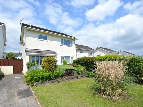 Exterior - Detached Holiday Home With Beautiful Conservatory, Decorative Fireplace, and Charming Garden (Saundersfoot)